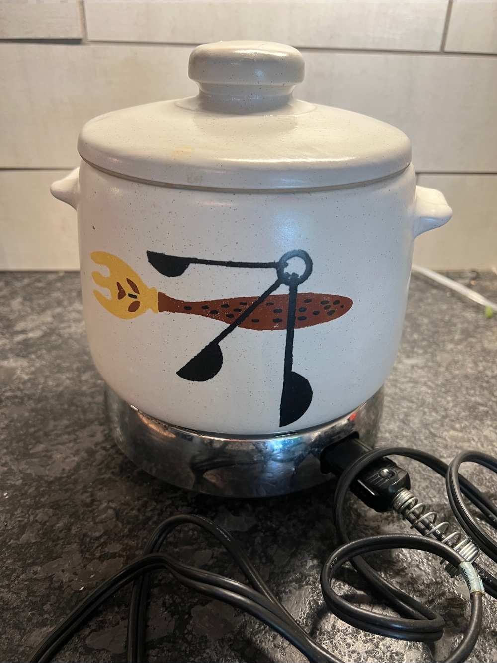 West Bend Stoneware Bean Pot with Electric Hot Plate in Silver
